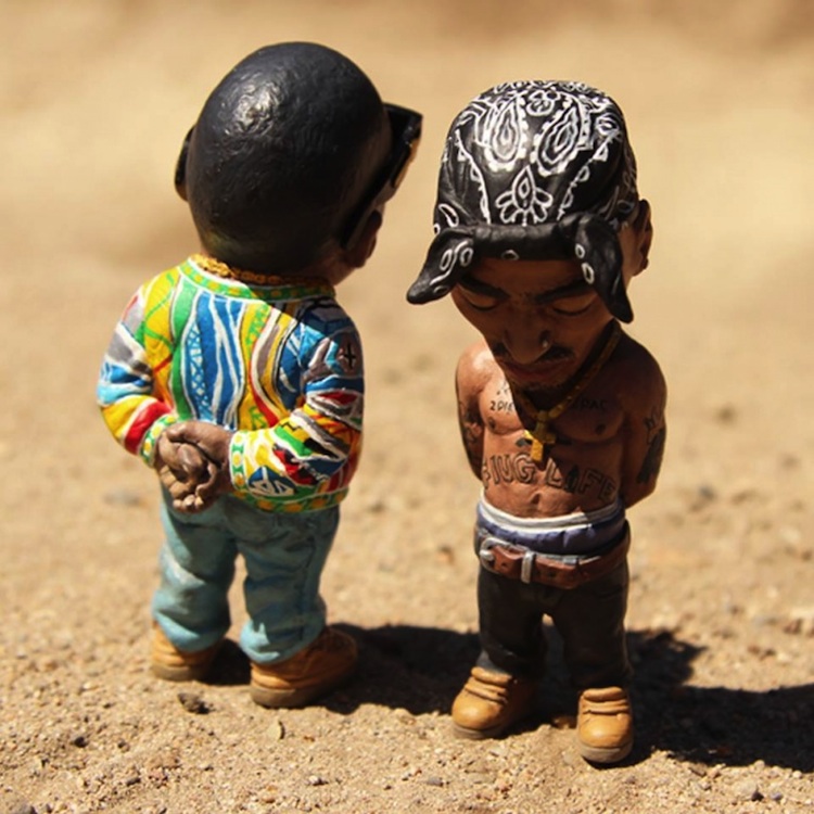Custom_Hand_Painted_Sculptures_of_Tupac_and_Biggie_Smalls_by_Plastic_Cell_2014_02
