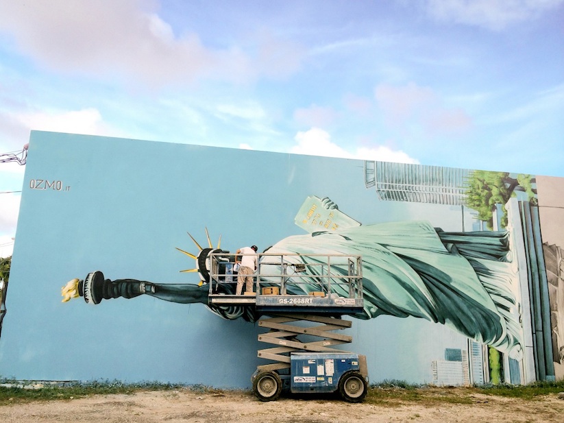 New_Mural_by_OZMO_ft_Lady_Liberty_and_Michelangelo_David_in_Miami_2014_02