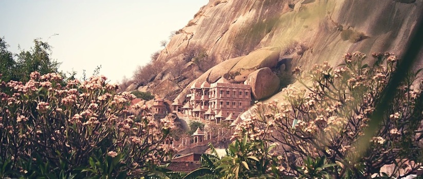 rise_up_world_travel_07
