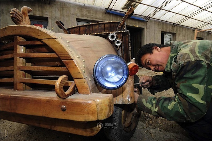 An_Electronic_Wooden_Car_Homemade_by_Carpenter_Liu_Fulong_in_China_2014_05