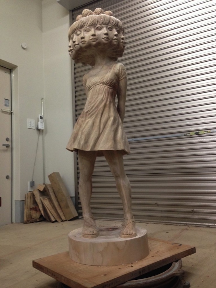 Life_Size_Sculpture_Carved_From_A_Tree_Trunk_by_Yoshitoshi_Kanemaki_2014_11