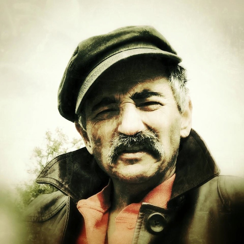 Movember_A_Woman_Transforms_Herself_Into_Dozens_Of_Old_Fashioned_Mustached_Men_2014_03