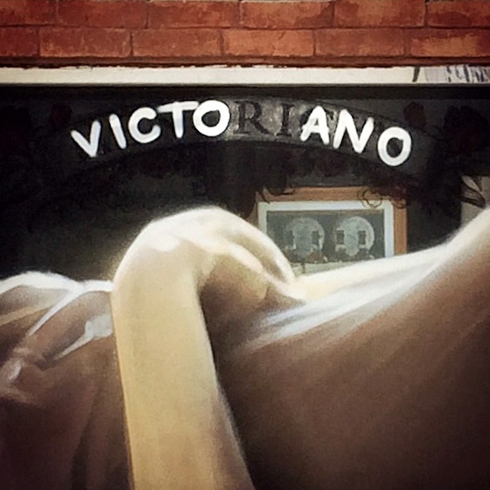 Reclinning_Lady_Mural_by_Artist_by_Artist_Victoriano_in_Hong_Kong_China_2014_07