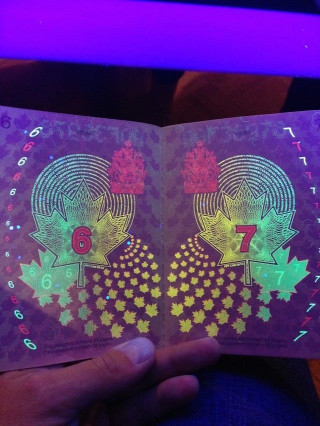 Canadian-Passports-Under-Blacklight_02