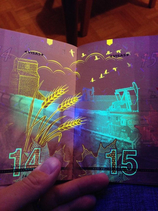 Canadian-Passports-Under-Blacklight_07