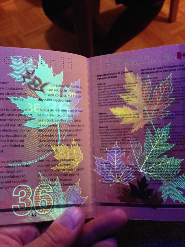 Canadian-Passports-Under-Blacklight_19