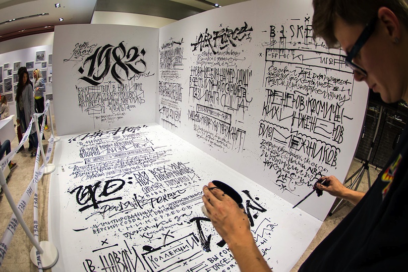 Live_Calligraphy_Performance_by_Pokras_Lampas_2014_14