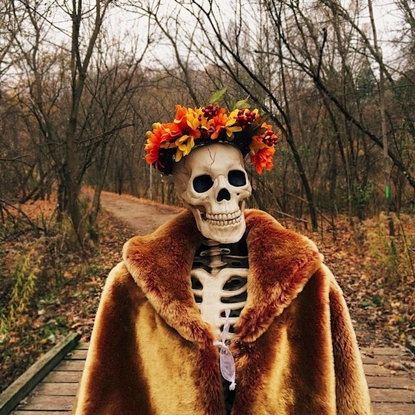 Meet_Skellie_A_Skeleton_Who_Is_Basically_Any_Girl_On_Instagram_2015_001