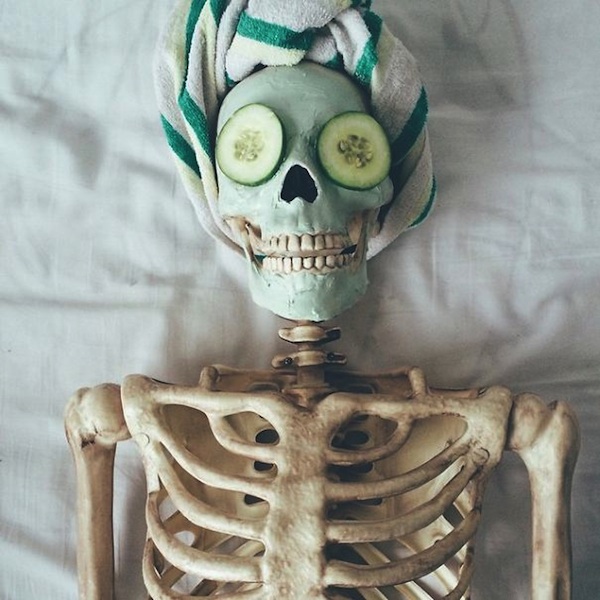 Meet_Skellie_A_Skeleton_Who_Is_Basically_Any_Girl_On_Instagram_2015_02