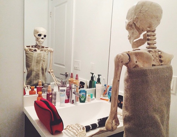 Meet_Skellie_A_Skeleton_Who_Is_Basically_Any_Girl_On_Instagram_2015_03
