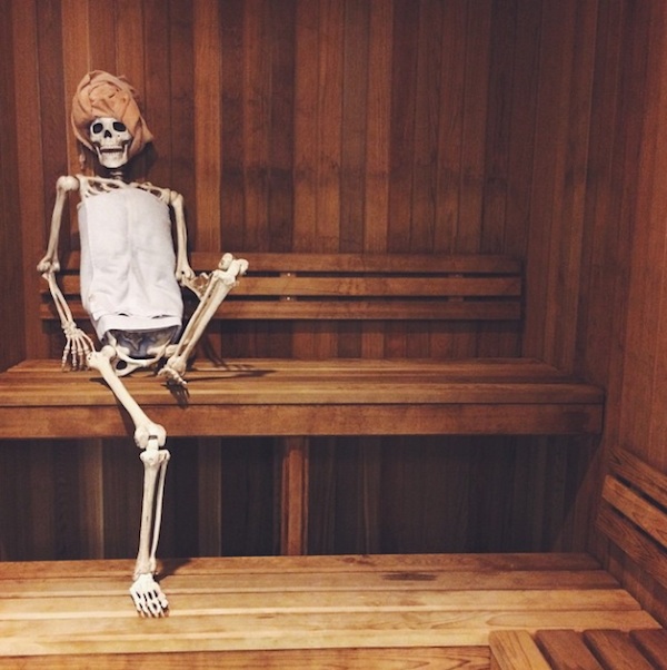 Meet_Skellie_A_Skeleton_Who_Is_Basically_Any_Girl_On_Instagram_2015_08