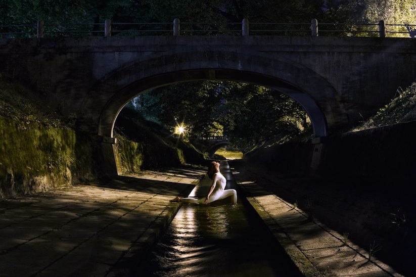 Urban_Yoga_Stunning_Yoga_Poses_Captured_On_The_Streets_Of_Paris_Madrid_NYC_2015_11