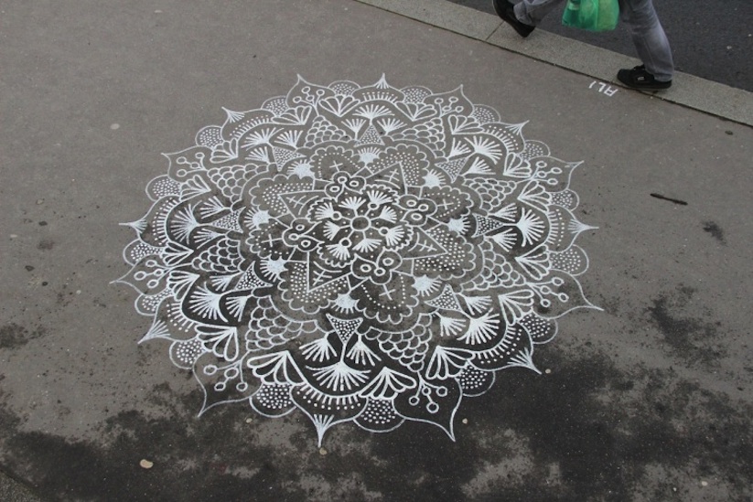 Urban_Mandalas_by_French_Street_Artist_Arthur_Louis_Ignore_2015_07
