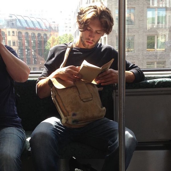 hot_dudes_reading_01