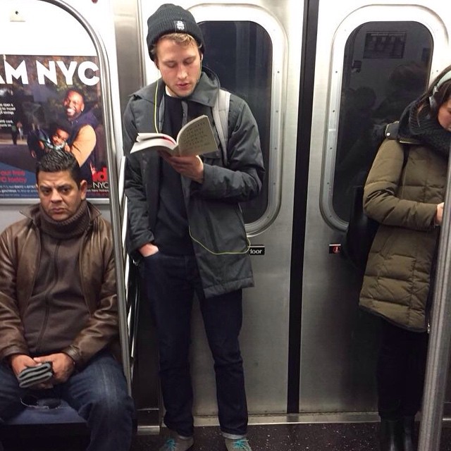 hot_dudes_reading_08