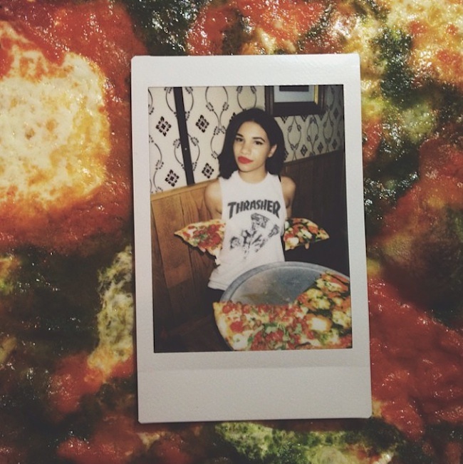 Hot_Girls_Eating_Pizza_2015_01