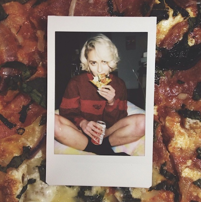 Hot_Girls_Eating_Pizza_2015_02