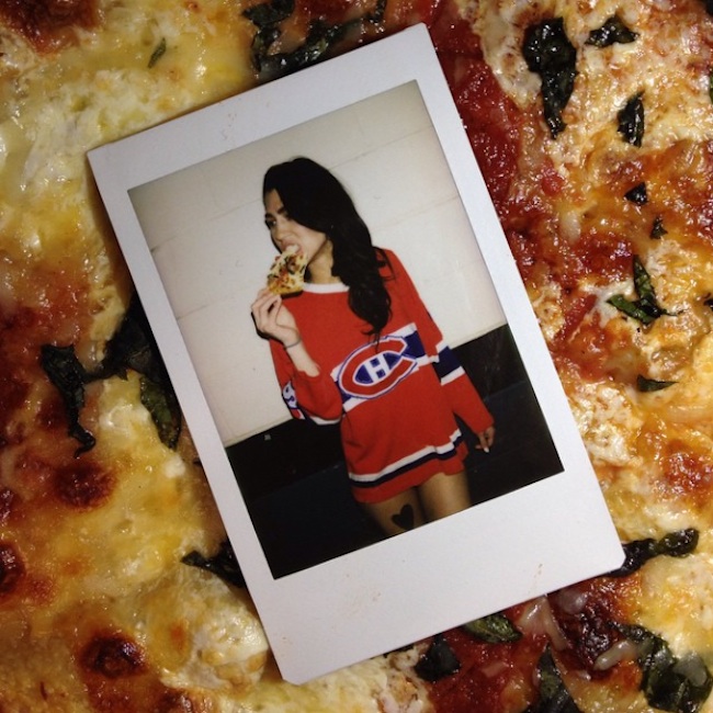 Hot_Girls_Eating_Pizza_2015_03