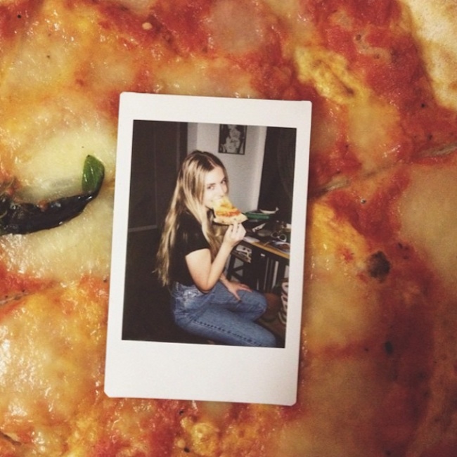 Hot_Girls_Eating_Pizza_2015_11