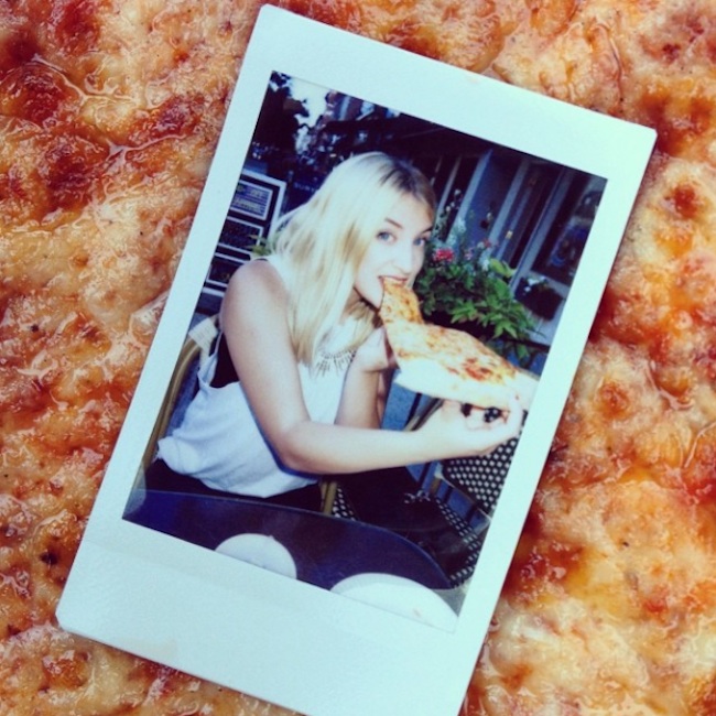 Hot_Girls_Eating_Pizza_2015_14