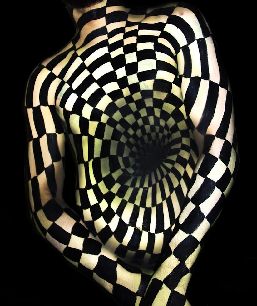 Mind_Bending_Optical_Illusions_by_Body_Painting_Artist_Natalie_Fletcher_2015_04