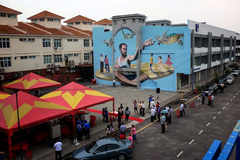 Swim_in_the_Air_New_Mural_by_Artist_Martin_Ron_in_Penang_Malaysia_2015_05