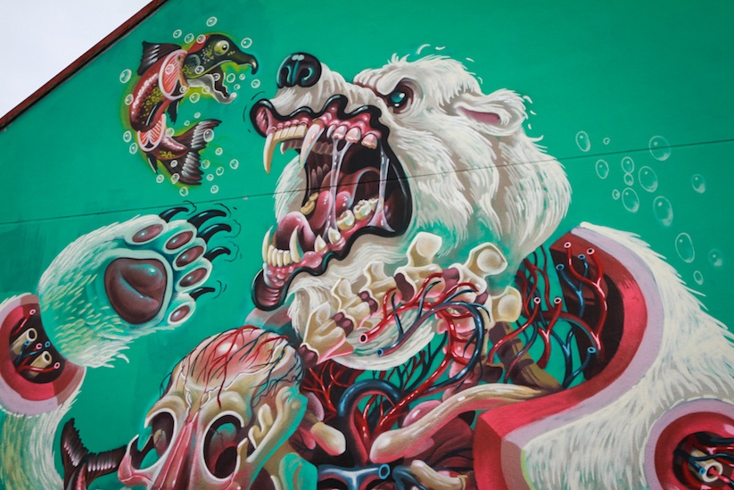 Dissection_Of_A_Polar_Bear_Gigantic_New_Piece_by_Artist_Nychos_in_Vienna_2015_05