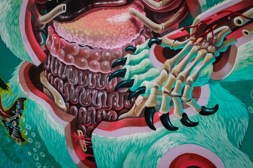 Dissection_Of_A_Polar_Bear_Gigantic_New_Piece_by_Artist_Nychos_in_Vienna_2015_07