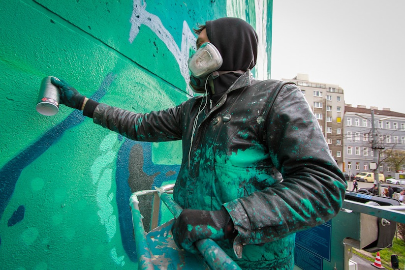 Dissection_Of_A_Polar_Bear_Gigantic_New_Piece_by_Artist_Nychos_in_Vienna_2015_10
