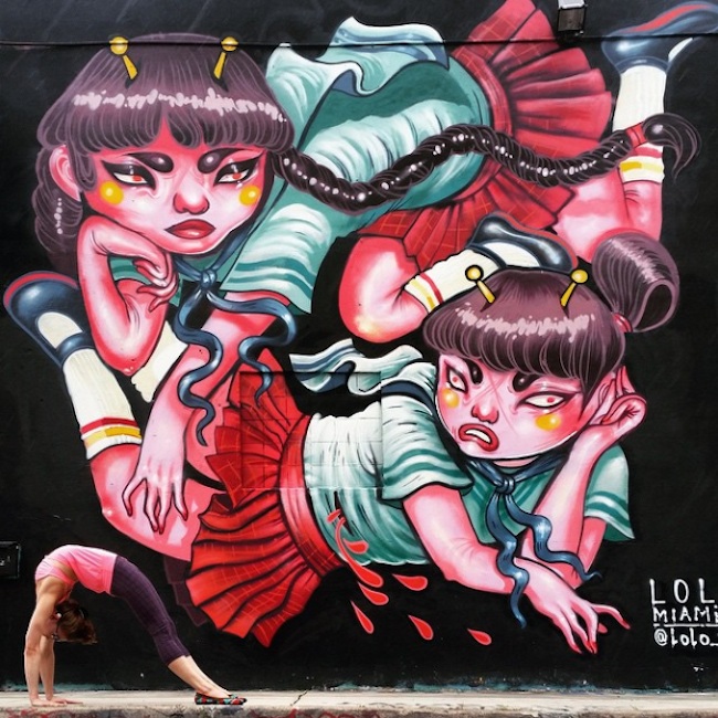 Gracefull_Poses_and_Street_Art_by_Chicago_based_Yoga_Instructor_Soren_Buchanan_2015_08