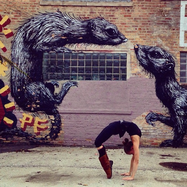 Gracefull_Poses_and_Street_Art_by_Chicago_based_Yoga_Instructor_Soren_Buchanan_2015_10