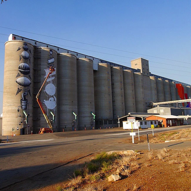 New_Mural_by_British_Artist_Phlegm_on_Giant_Grain_Silos_in_Perth_Australia_2015_04