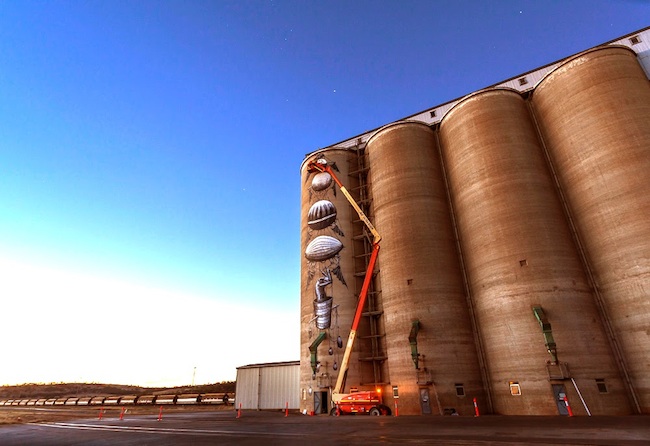 New_Mural_by_British_Artist_Phlegm_on_Giant_Grain_Silos_in_Perth_Australia_2015_12