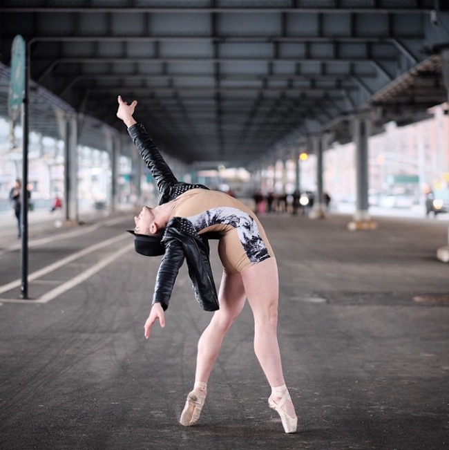 Stunning_Visuals_of_Ballet_Dancers_Posing_Against_Urban_Backdrops_of_NYC_2015_08