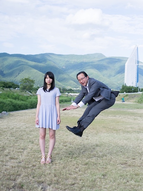 japanese_dads_jumping_next_to_daughter_08