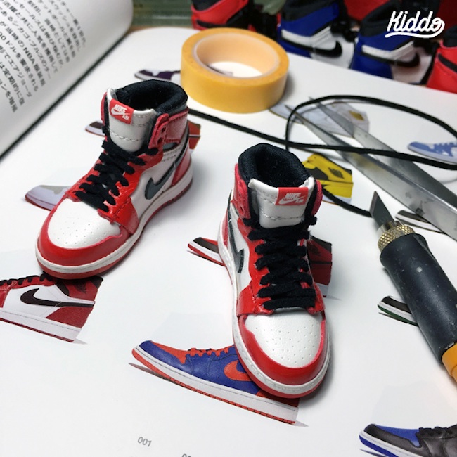 Incredibly_Detailed_Miniature_Sculptures_Famous_Sneakers_by_Toy_Designer_Kiddo_2015_01