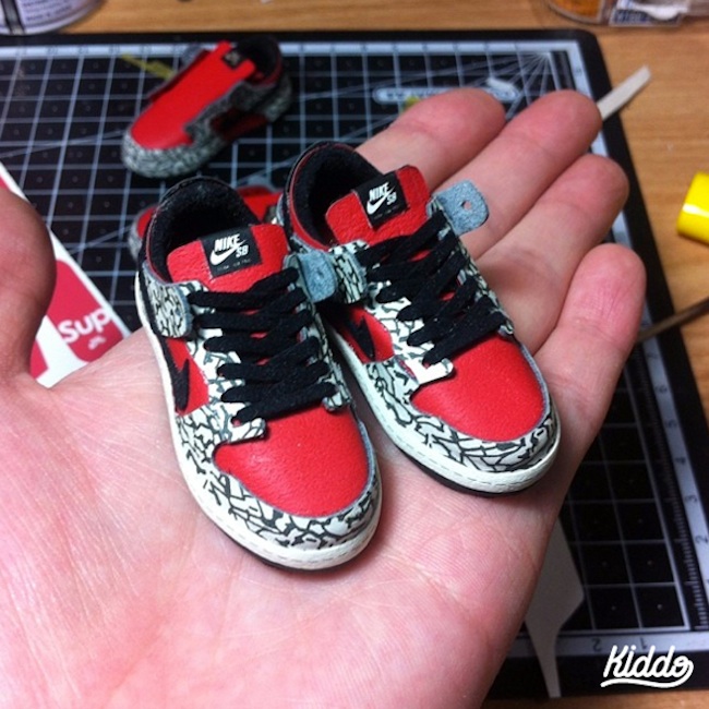 Incredibly_Detailed_Miniature_Sculptures_Famous_Sneakers_by_Toy_Designer_Kiddo_2015_02