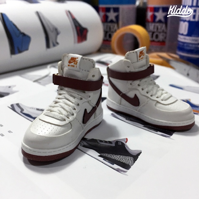 Incredibly_Detailed_Miniature_Sculptures_Famous_Sneakers_by_Toy_Designer_Kiddo_2015_03