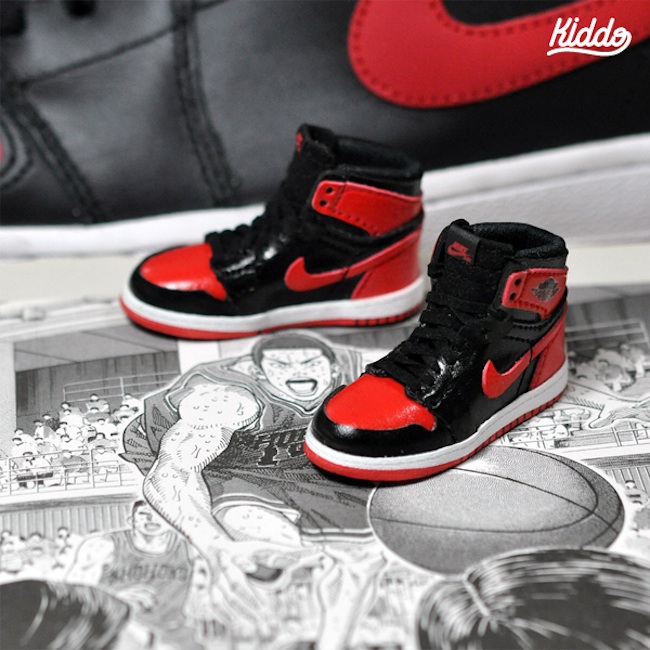 Incredibly_Detailed_Miniature_Sculptures_Famous_Sneakers_by_Toy_Designer_Kiddo_2015_05