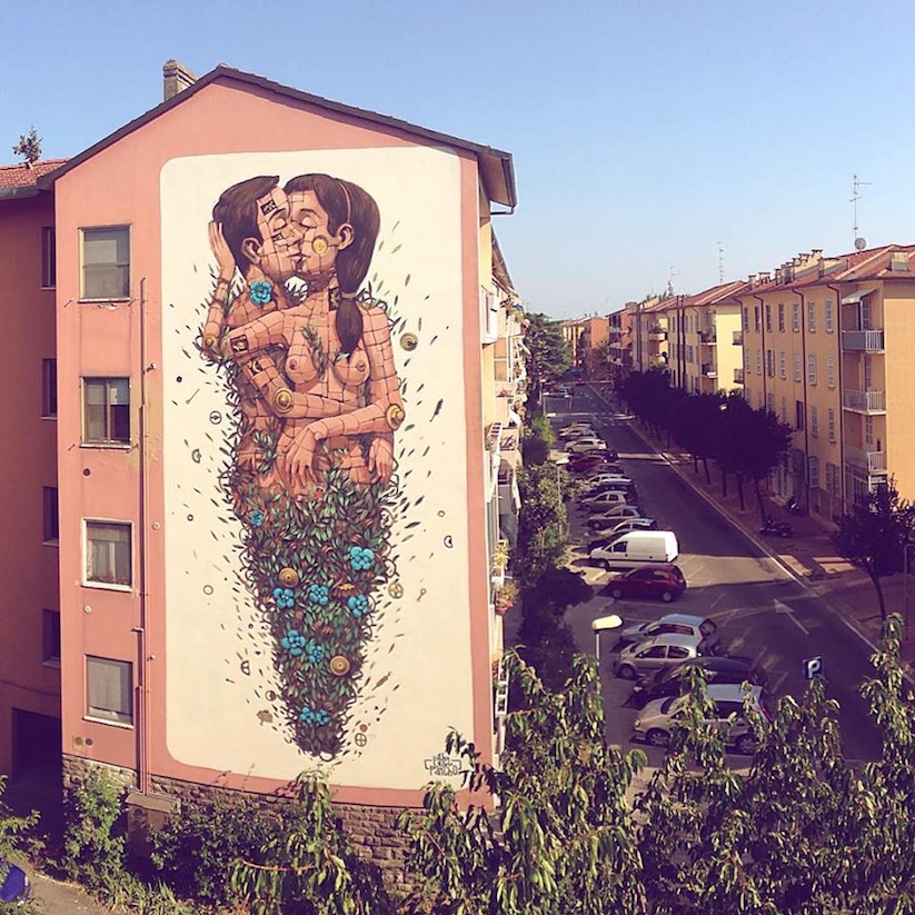 The_Last_Kiss_A_New_Mural_by_Street_Artist_Pixel_Pancho_in_Ravenna_2015_01