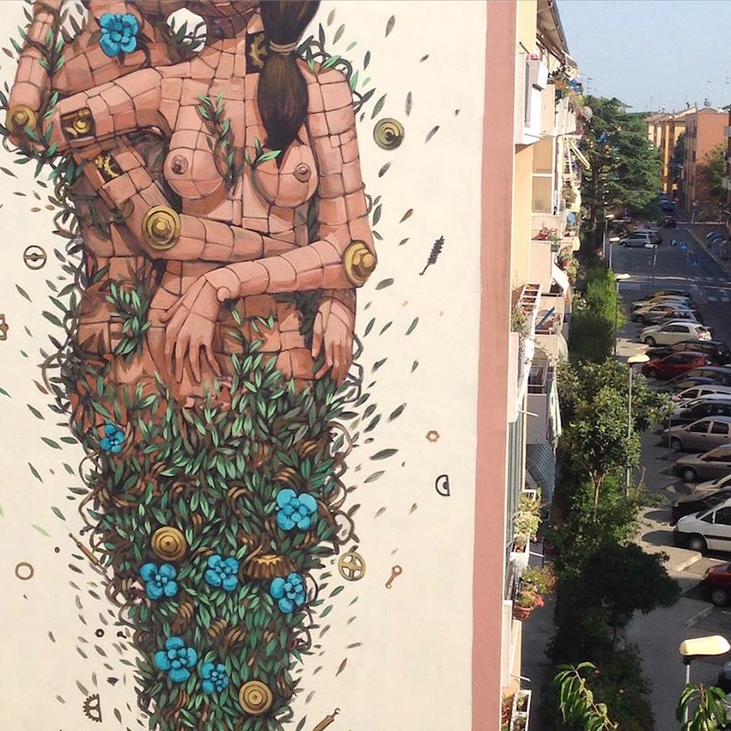 The_Last_Kiss_A_New_Mural_by_Street_Artist_Pixel_Pancho_in_Ravenna_2015_02