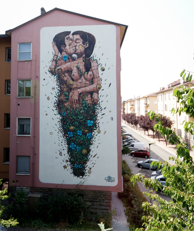 The_Last_Kiss_A_New_Mural_by_Street_Artist_Pixel_Pancho_in_Ravenna_2015_07