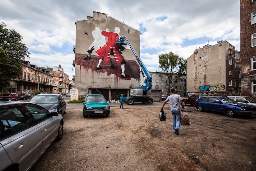 Warsaw_Fight_Club_A_New_Mural_by_Street_Artist_Conor_Harrington_in_Warsaw_Poland_2015_04