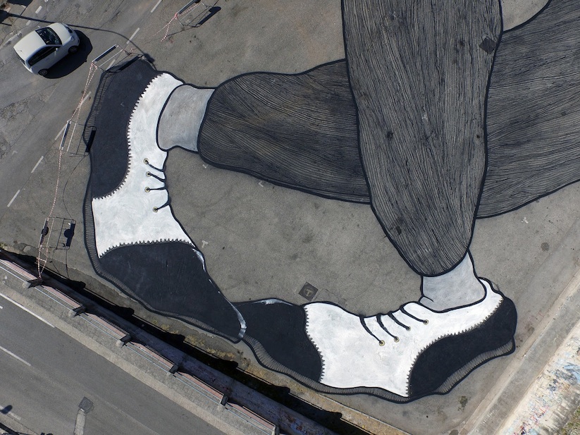 A_New_Gigantic_Ground_Mural_by_Street_Artists_Ella_Pitr_in_Campania_Italy_2015_03