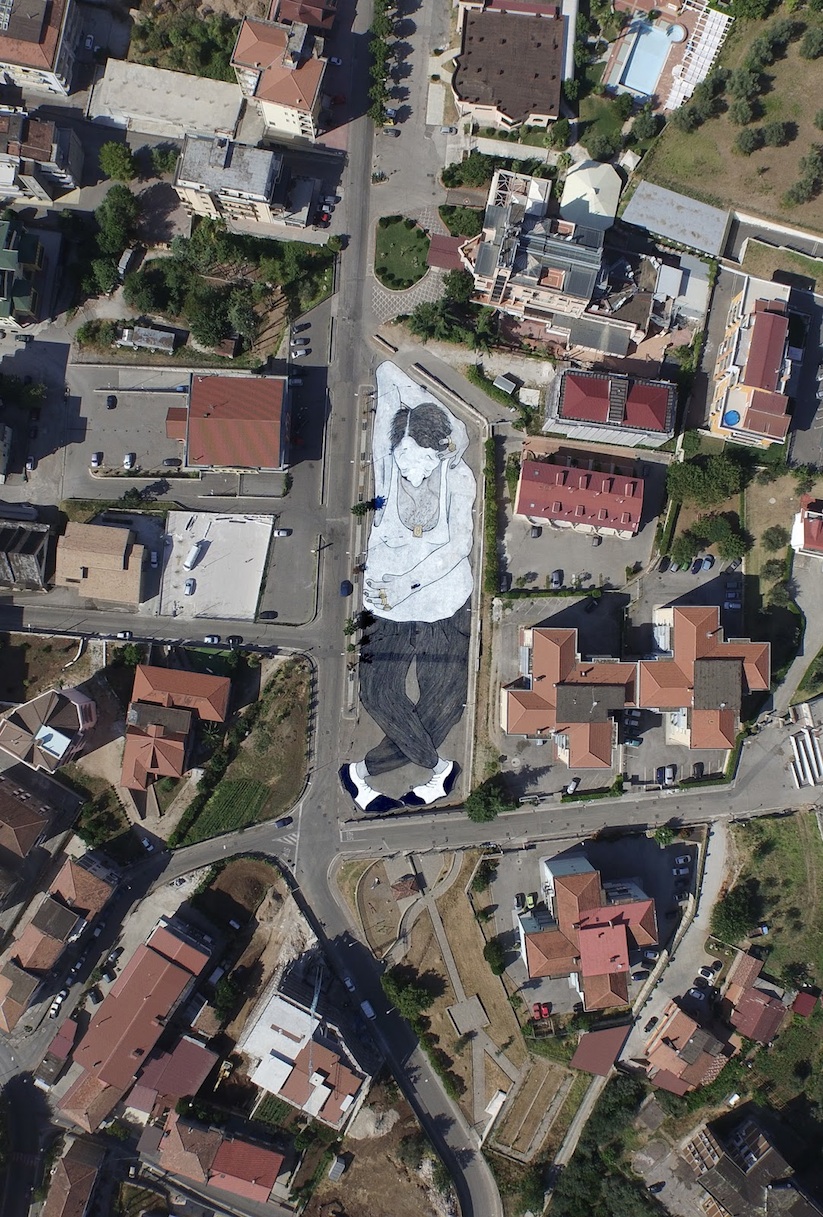 A_New_Gigantic_Ground_Mural_by_Street_Artists_Ella_Pitr_in_Campania_Italy_2015_04