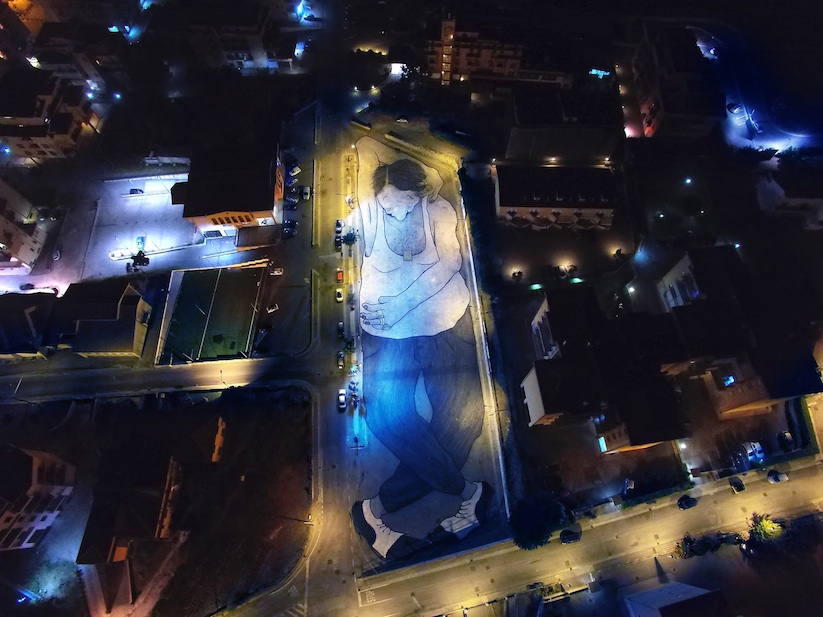 A_New_Gigantic_Ground_Mural_by_Street_Artists_Ella_Pitr_in_Campania_Italy_2015_06
