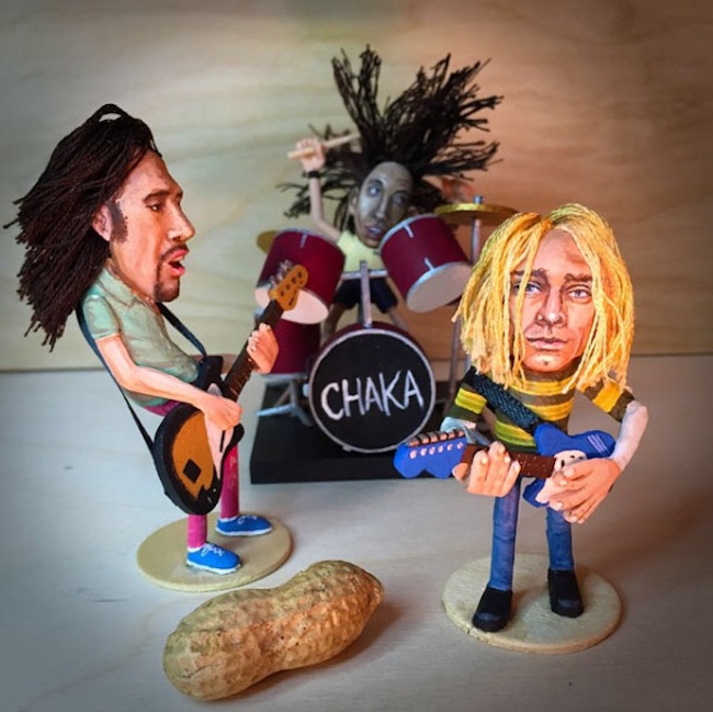 Adorable_Miniature_Sculptures_Made_of_Peanut_Shells_by_Steve_Casino_2015_10