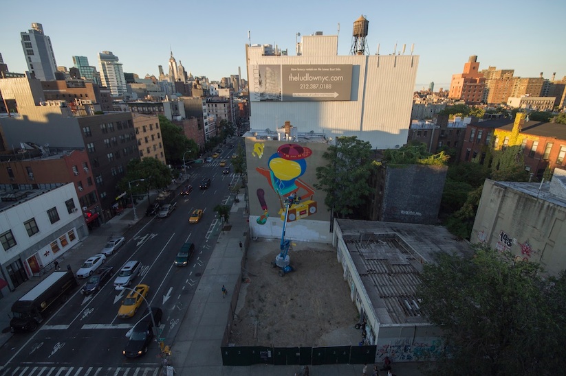 Giant_Oldschool_B_Boy_A_New_Mural_by_Brazilian_Street_Artists_Os_Gemeos_in_New_York_City_2015_08