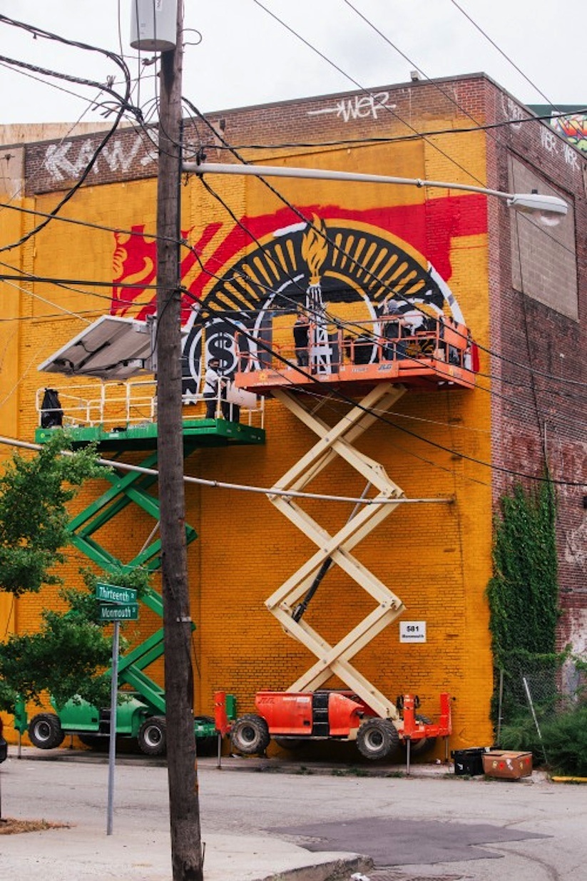 A_Strong_and_Beautiful_New_Mural_by_Shepard_Fairey_in_Jersey_City_USA_2015_07