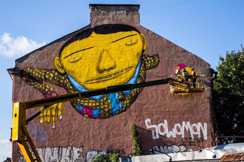 Brazilian_Street_Art_Twins_Os_Gemeos_Created_A_New_Mural_in_Vilnius_Lithuania_2015_04